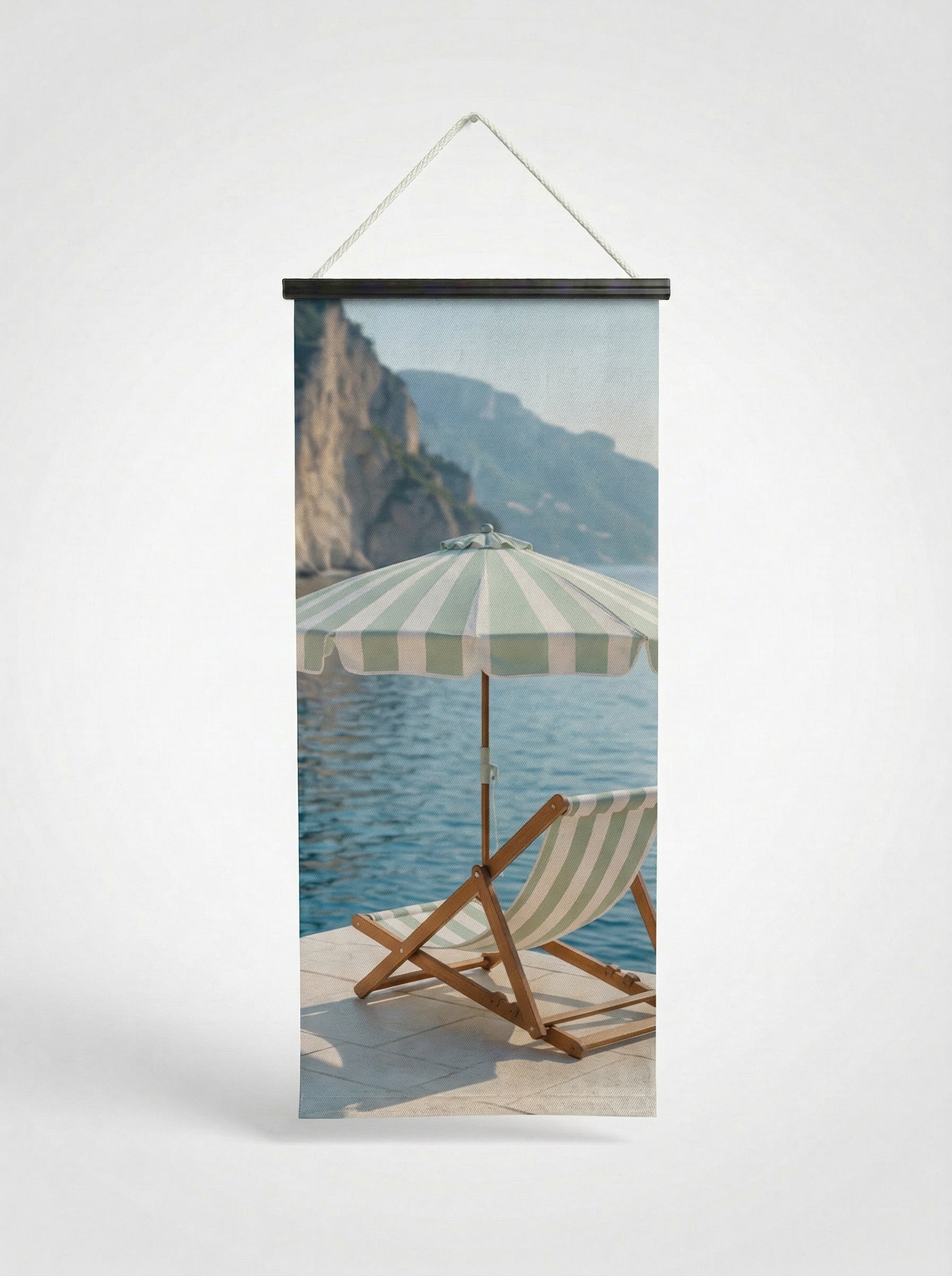 Banner Italian coast 75x180cm - Vue complète avec fixation bois noir mat et corde d’attache